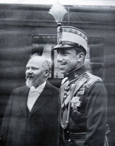 Raymond Poincare begroet koning Alfonso XIII van Spanje door French Photographer